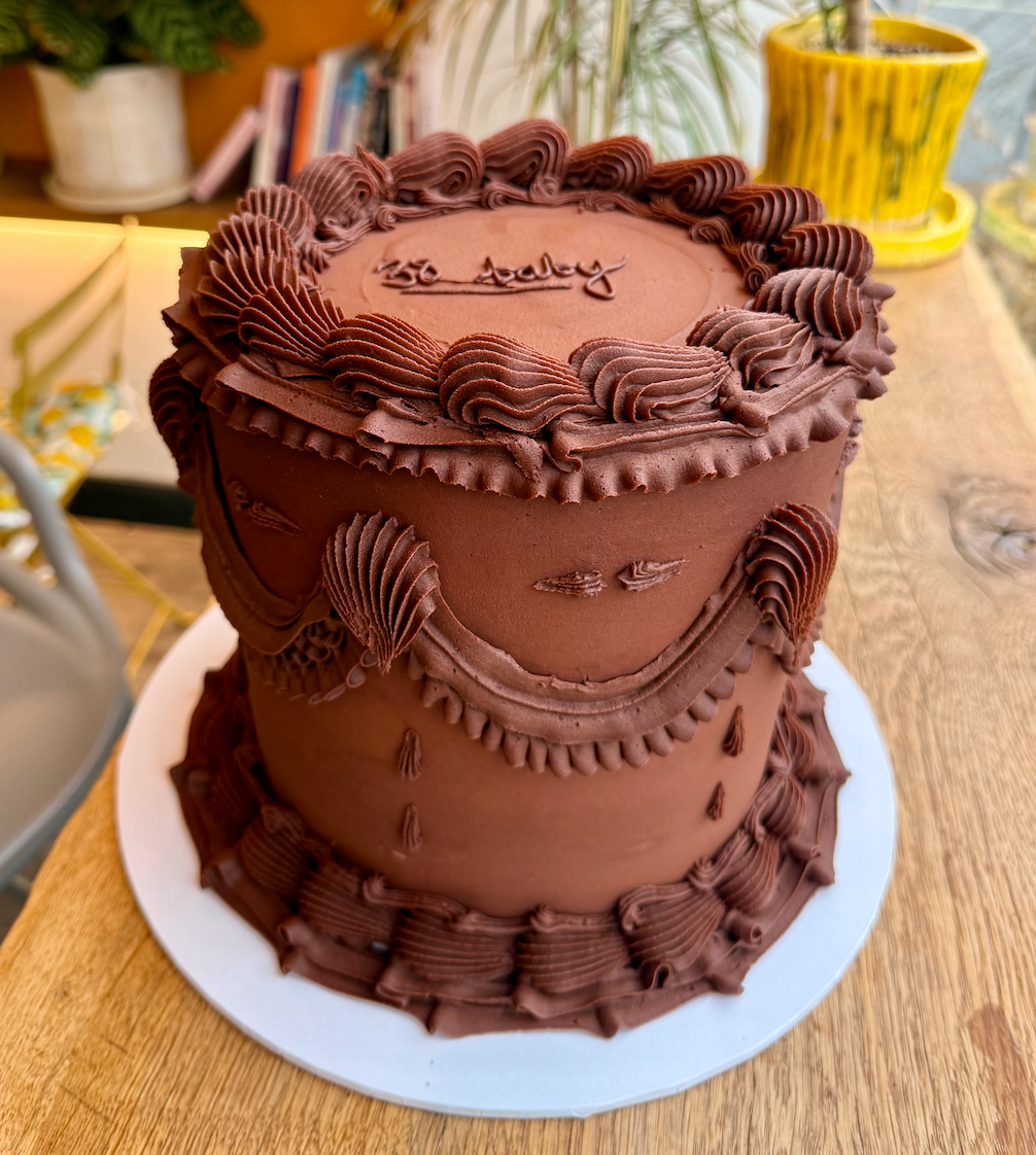 Retro Piped Cake