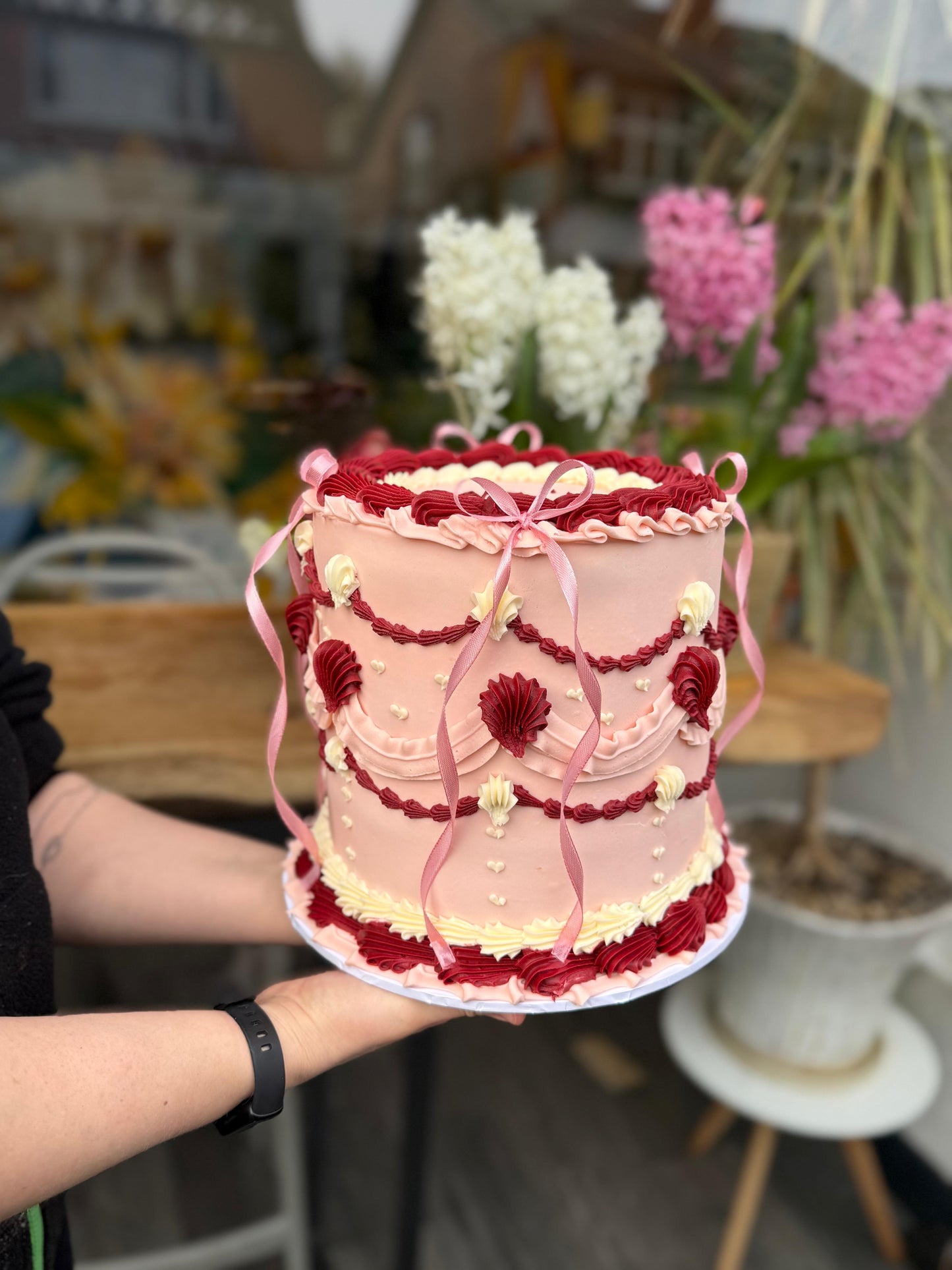Retro Piped Cake