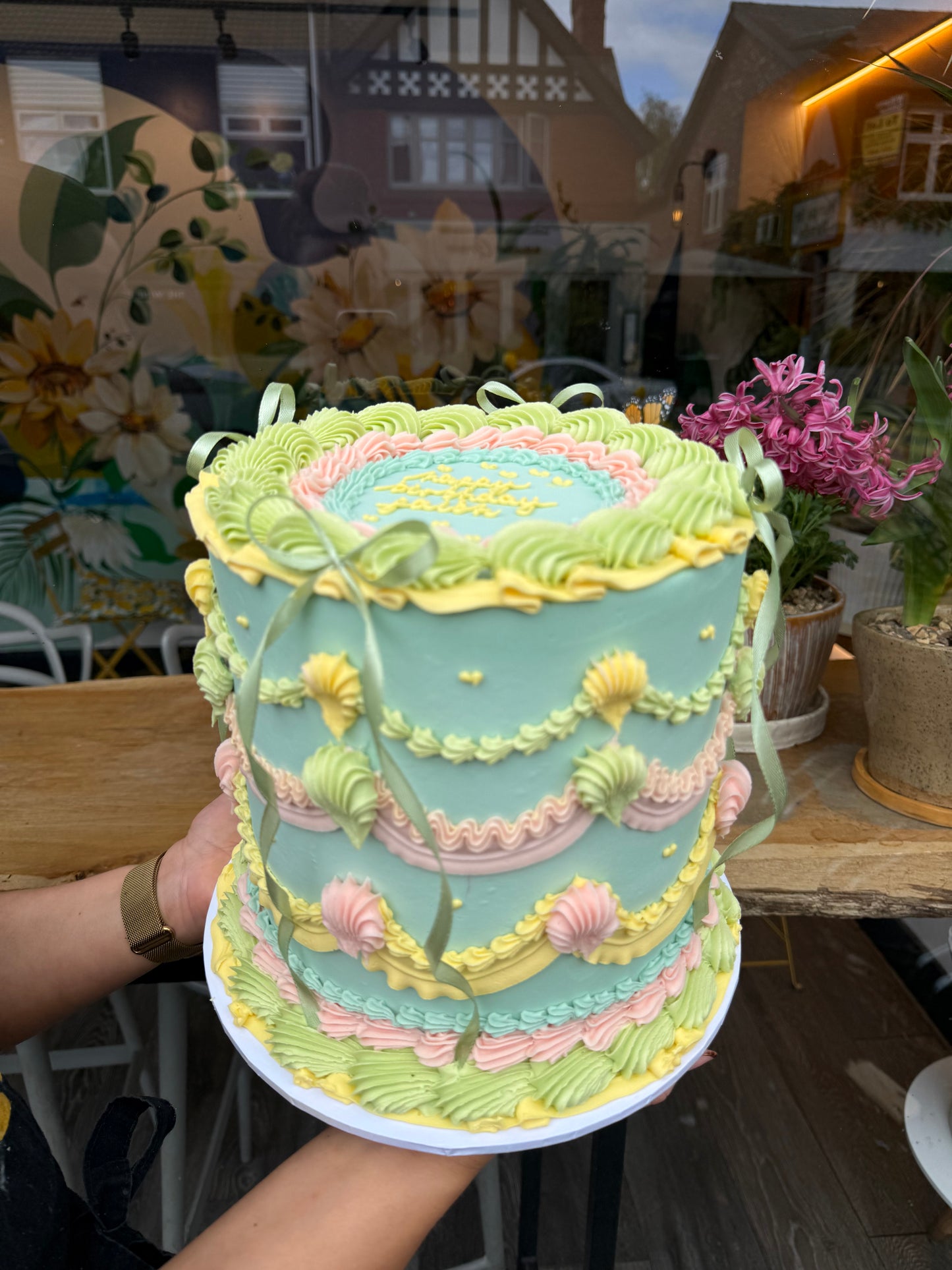 Retro Piped Cake