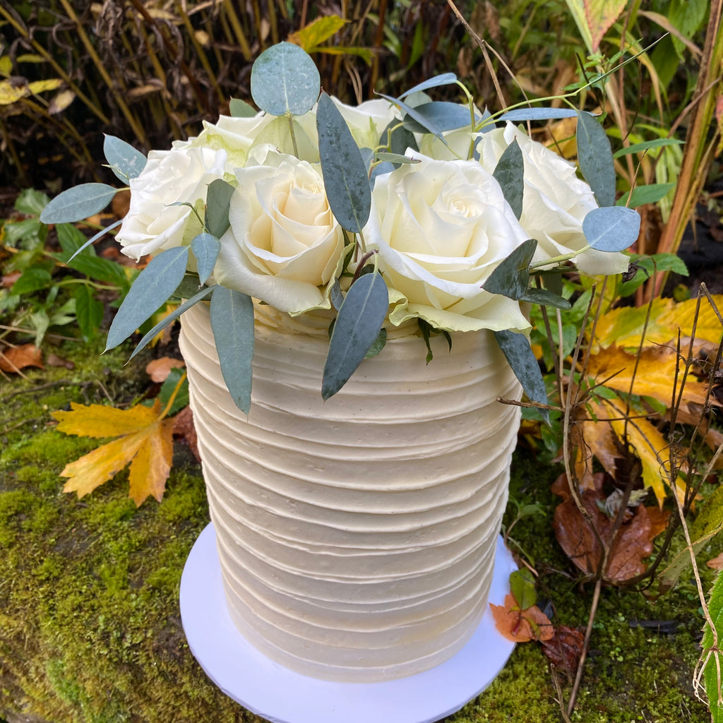 White flowers with Foliage Cake