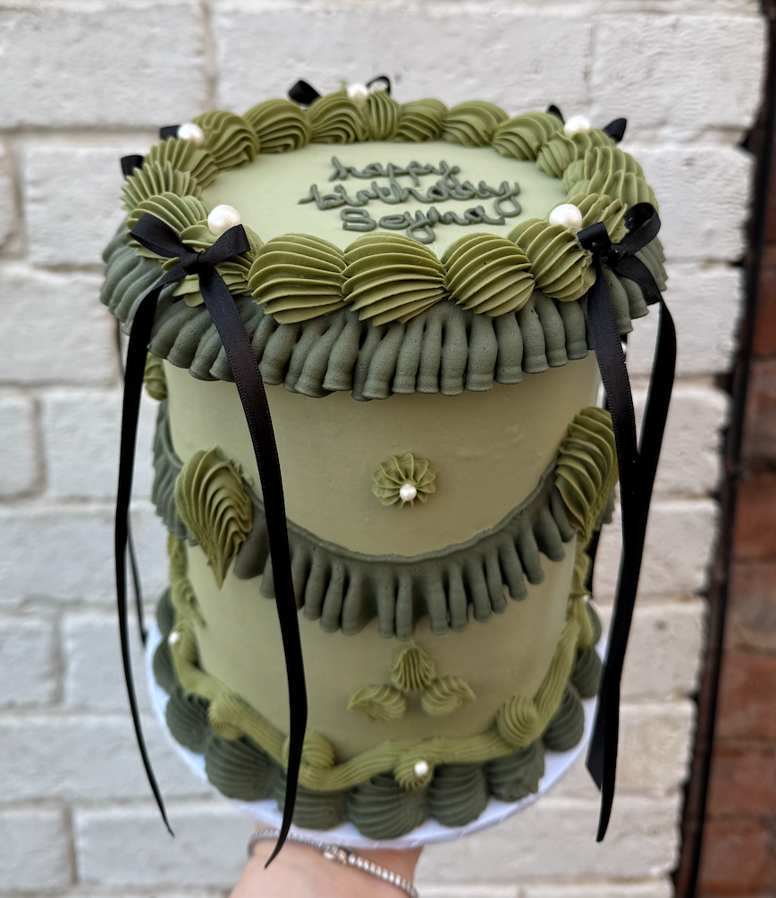 Retro Piped Cake