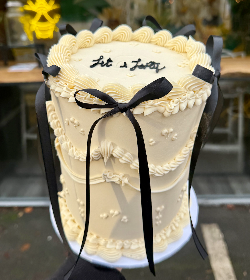 Retro Piped Cake
