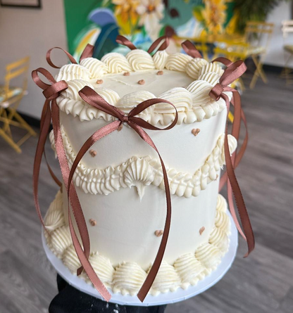 Retro Piped Cake